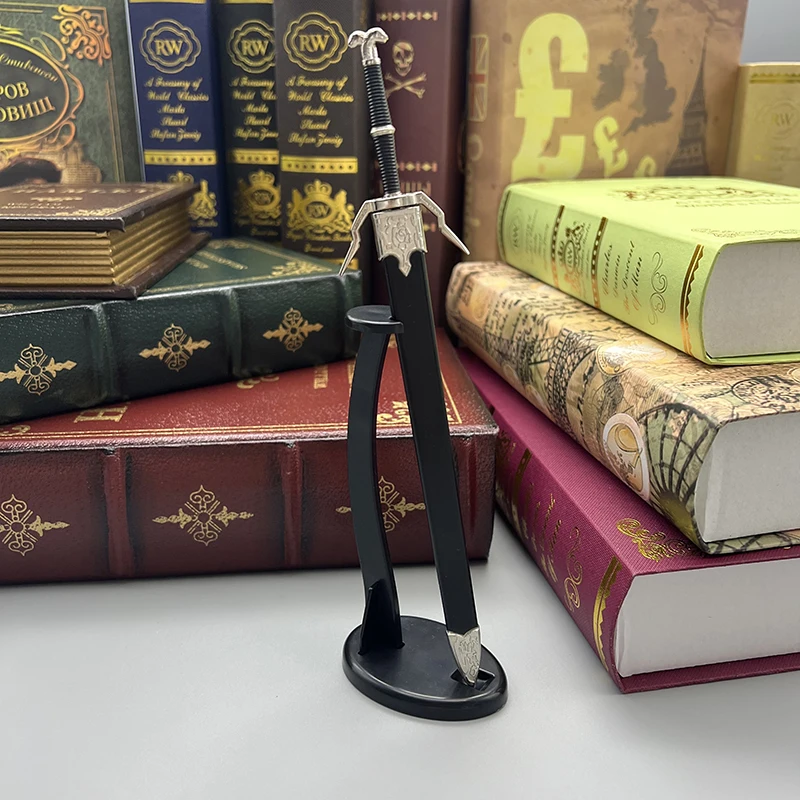 22센티미터 은검 제랄트 마법사 야외 사냥 게임 주변 중세 금속 무기 모형 장식 장식 공예품 소장 공중 투하 도매 인기 선물 새로 도착한 선물 무료 배달 가정 장식 장식 공예품 열쇠고리 소장 1: 6 인형 설비 부품 남자 어린이 장난감 복고 복제품 마이크로 축소 모형