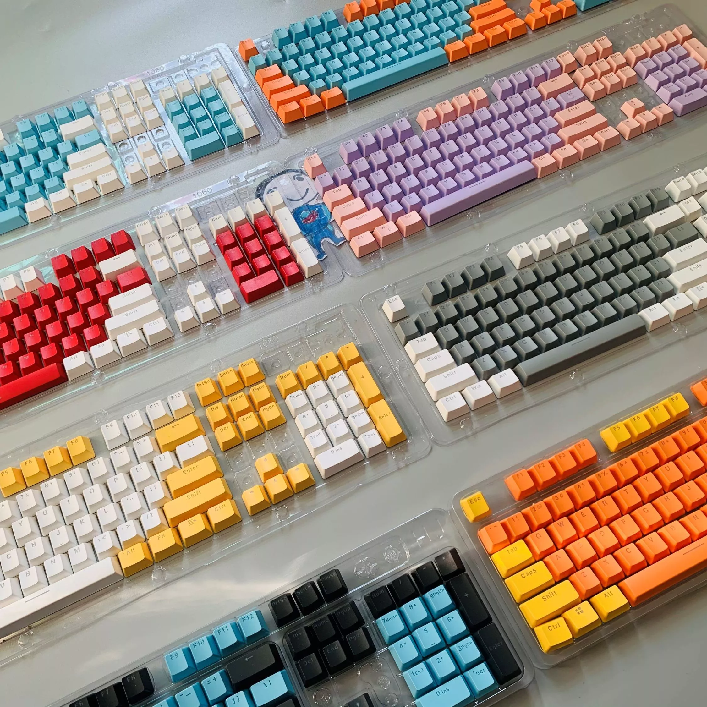 새로운 104 Pcs 기계식 키보드 키 캡 세트 OEM 백라이트 2 색 ABS 보라색 흰색 키 캡, 61/87/104 키 체리 MX 키 캡 title=새로운 104 Pcs 기계식 키보드 키 캡 세트 OEM 백라이트 2 색 ABS 보라색 흰색 키 캡, 61/87/104 키 체리 MX 키 캡 