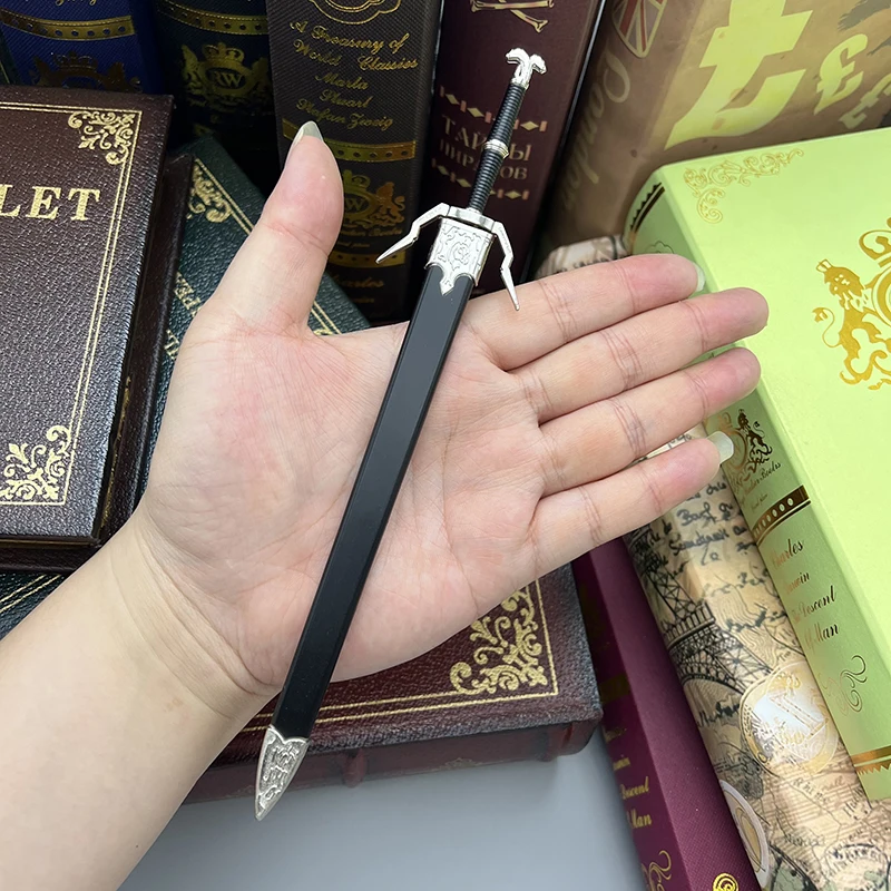 22센티미터 은검 제랄트 마법사 야외 사냥 게임 주변 중세 금속 무기 모형 장식 장식 공예품 소장 공중 투하 도매 인기 선물 새로 도착한 선물 무료 배달 가정 장식 장식 공예품 열쇠고리 소장 1: 6 인형 설비 부품 남자 어린이 장난감 복고 복제품 마이크로 축소 모형