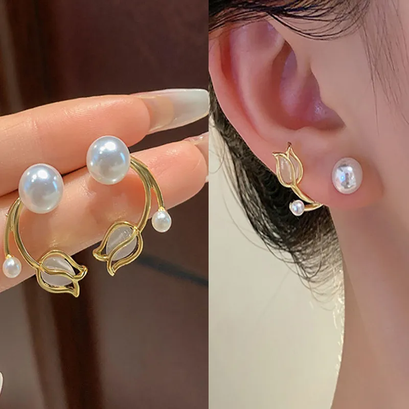 여성을 위한 새로운 라이트 럭셔리 크리스탈 플라워 스터드 귀걸이, 패션 크리스탈 모조 진주 달콤한 귀걸이 소녀 쥬얼리 title=여성을 위한 새로운 라이트 럭셔리 크리스탈 플라워 스터드 귀걸이, 패션 크리스탈 모조 진주 달콤한 귀걸이 소녀 쥬얼리 