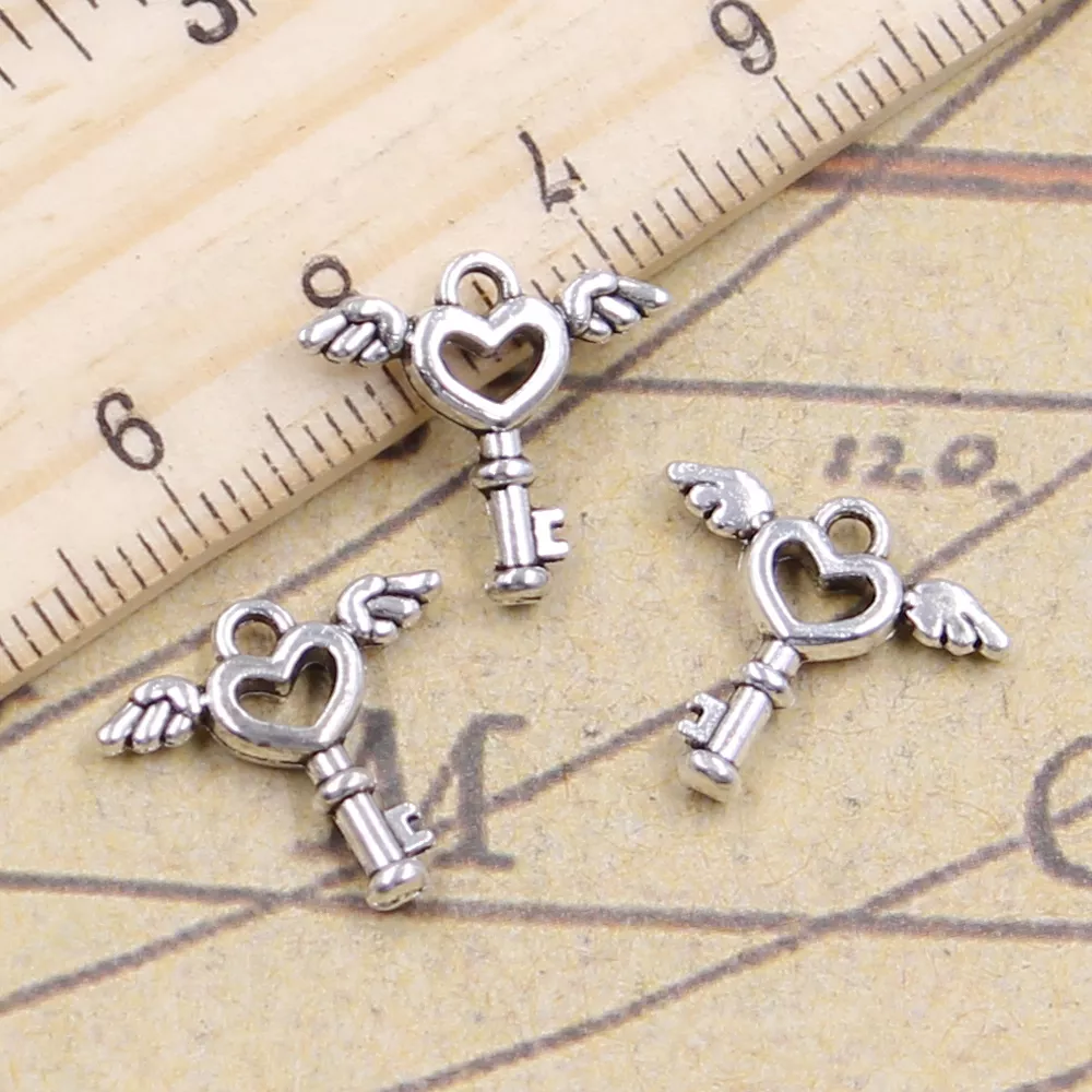 30pcs 매력 플라이 키 14x14mm 골동품 청동 실버 컬러 펜 던 트 만들기 DIY 수 제 보석 공장 도매 title=30pcs 매력 플라이 키 14x14mm 골동품 청동 실버 컬러 펜 던 트 만들기 DIY 수 제 보석 공장 도매 