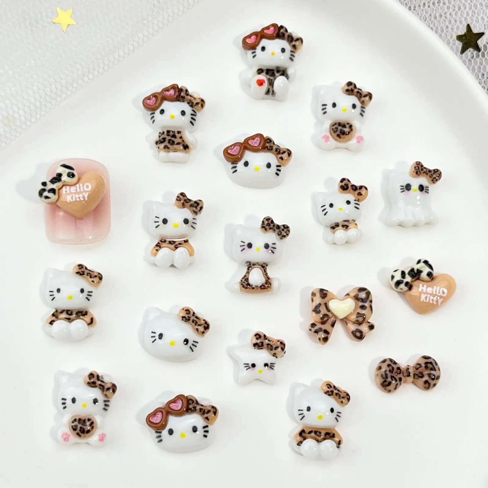헬로 키티 만화 네일 액세서리, 귀여운 안경, 사랑 KT 고양이 활, DIY 네일 참 장식, 새로운 패턴, 20 개 title=헬로 키티 만화 네일 액세서리, 귀여운 안경, 사랑 KT 고양이 활, DIY 네일 참 장식, 새로운 패턴, 20 개 