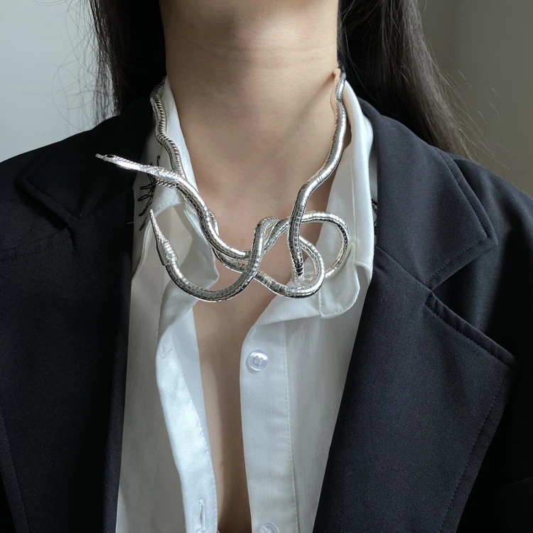 Bilandi 유행 보석 뱀 목걸이, 인기 있는 판매 개성 디자인 부드러운 금속 목걸이 여성 선물