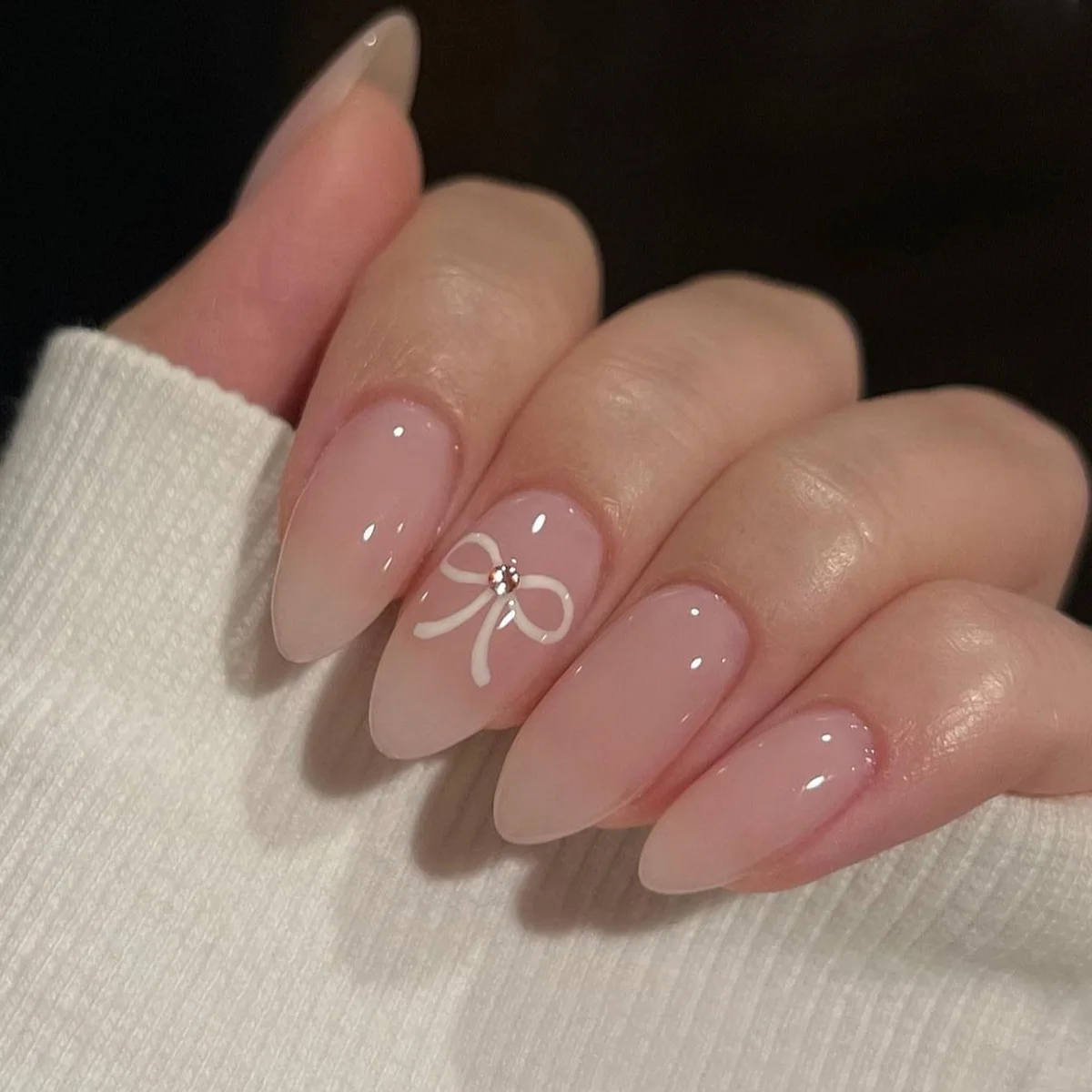 가짜 손톱에 24Pcs 아몬드 프레스 핑크 보우가있는 긴 프랑스어 거짓 손톱 웨어러블 꽃 디자인 타원형 매니큐어 풀 커버 네일 팁