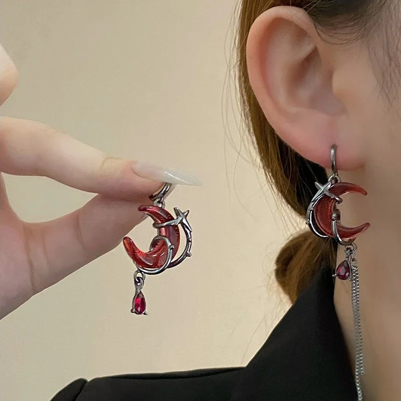 LATS 레드 문 보석 비대칭 댕글 귀걸이, 개성 있는 유니섹스 힙팝 고딕 다크 스타일 귀 액세서리, 달콤하고 멋진 쥬얼리 title=LATS 레드 문 보석 비대칭 댕글 귀걸이, 개성 있는 유니섹스 힙팝 고딕 다크 스타일 귀 액세서리, 달콤하고 멋진 쥬얼리 