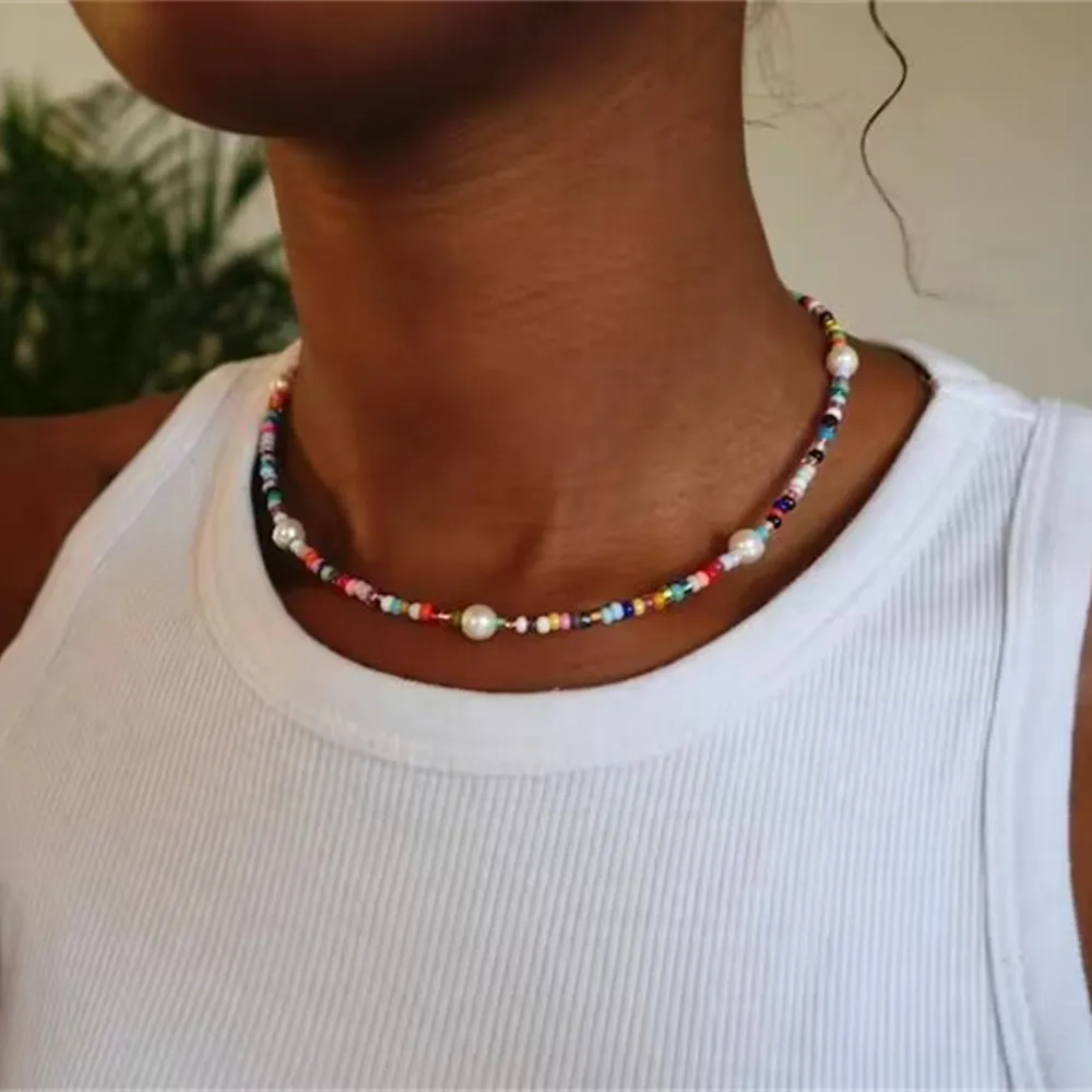 여성을위한 빈티지 컬러 구슬 진주 인공 진주 편지 펜던트 체인 목걸이 여성 패션 Multiayer Boho 초커 쥬얼리