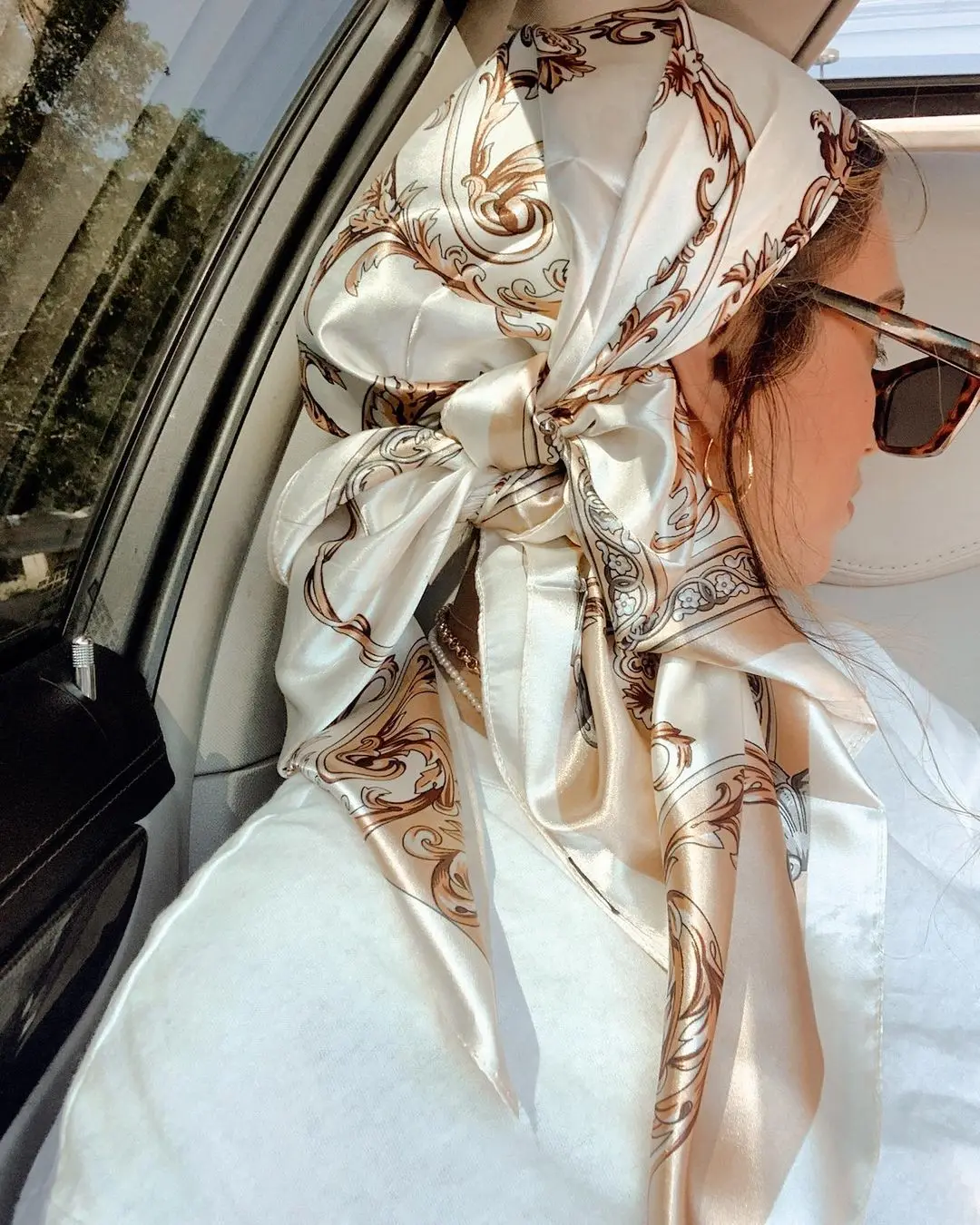 새틴 스퀘어 스카프 여성 이슬람 Hijab 우아한 2025 인쇄 실크 Neckerchief 목도리 랩 머리띠 핸들 헤어 액세서리 두건 title=새틴 스퀘어 스카프 여성 이슬람 Hijab 우아한 2025 인쇄 실크 Neckerchief 목도리 랩 머리띠 핸들 헤어 액세서리 두건 