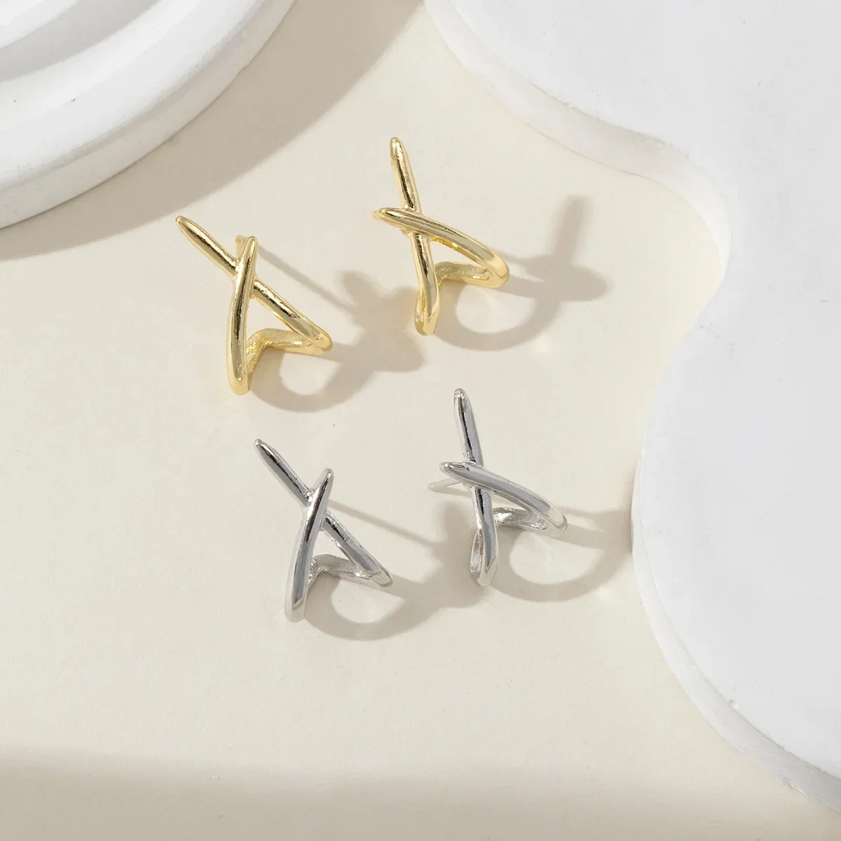 여성을위한 LATS 트렌디 골드 컬러 크로스 스터드 귀걸이 Dainty Simple Minimalist 귀걸이 패션 쥬얼리 파티 선물 도매