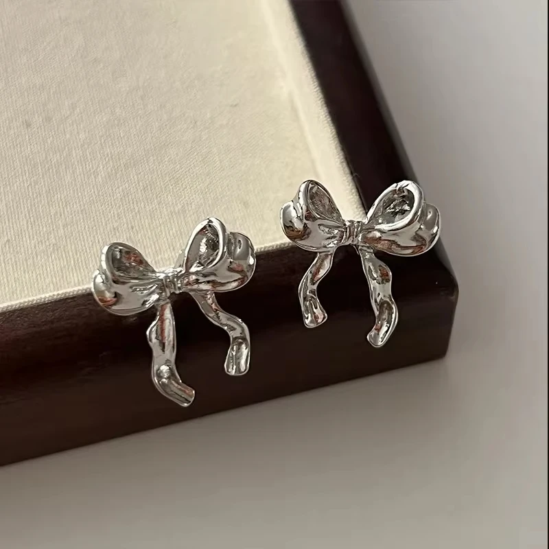 FTCY 여성을위한 빈티지 금속 Bowknot 귀걸이 달콤한 우아한 골드 컬러 여성 스터드 귀걸이 크리스마스 파티 쥬얼리