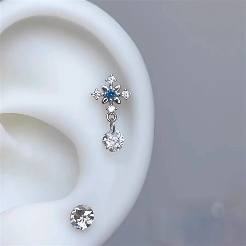 1pcs 품질 반짝 이는 크로스 지르콘 316L 스테인레스 스틸 귀 뼈 네일 Y2K 스타일 실버 컬러 귀걸이 여성을위한 달팽이관 액세서리