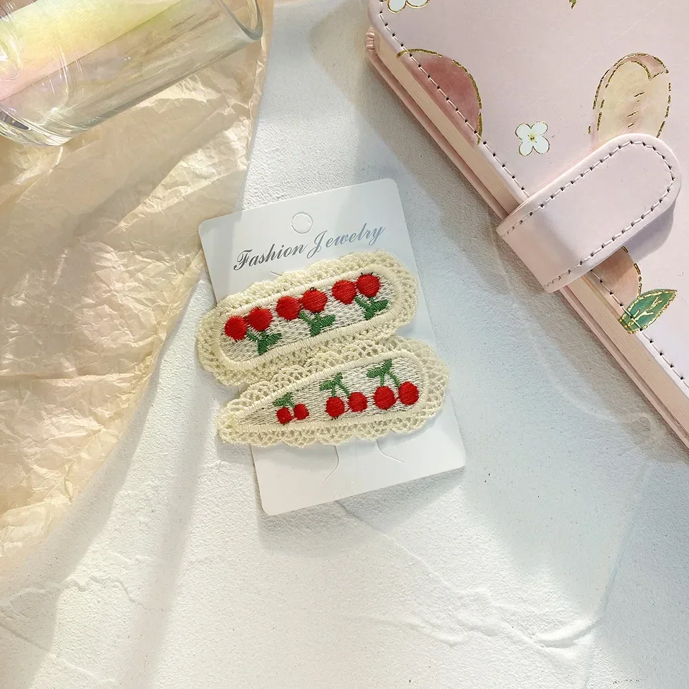 2PC 체리 딸기 중공 뜨개질 머리핀 헤어 클립 여자를위한 빈티지 크랩 클립 여자 헤어 액세서리0