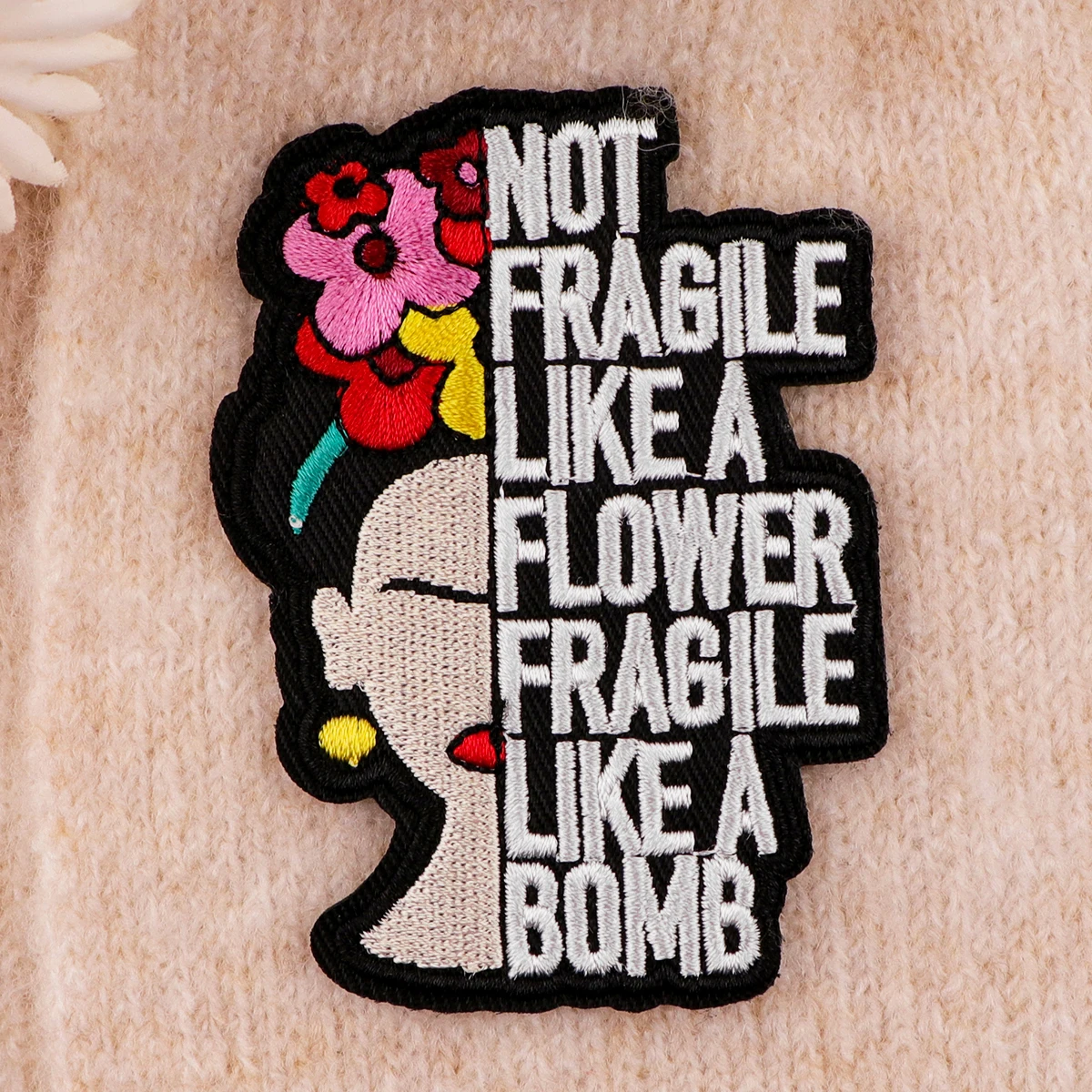 여성 전원 자수 패치는 의류에 대한 패치에 철을 인용합니다. 의류에 열 접착 패치 DIY Sew Badges