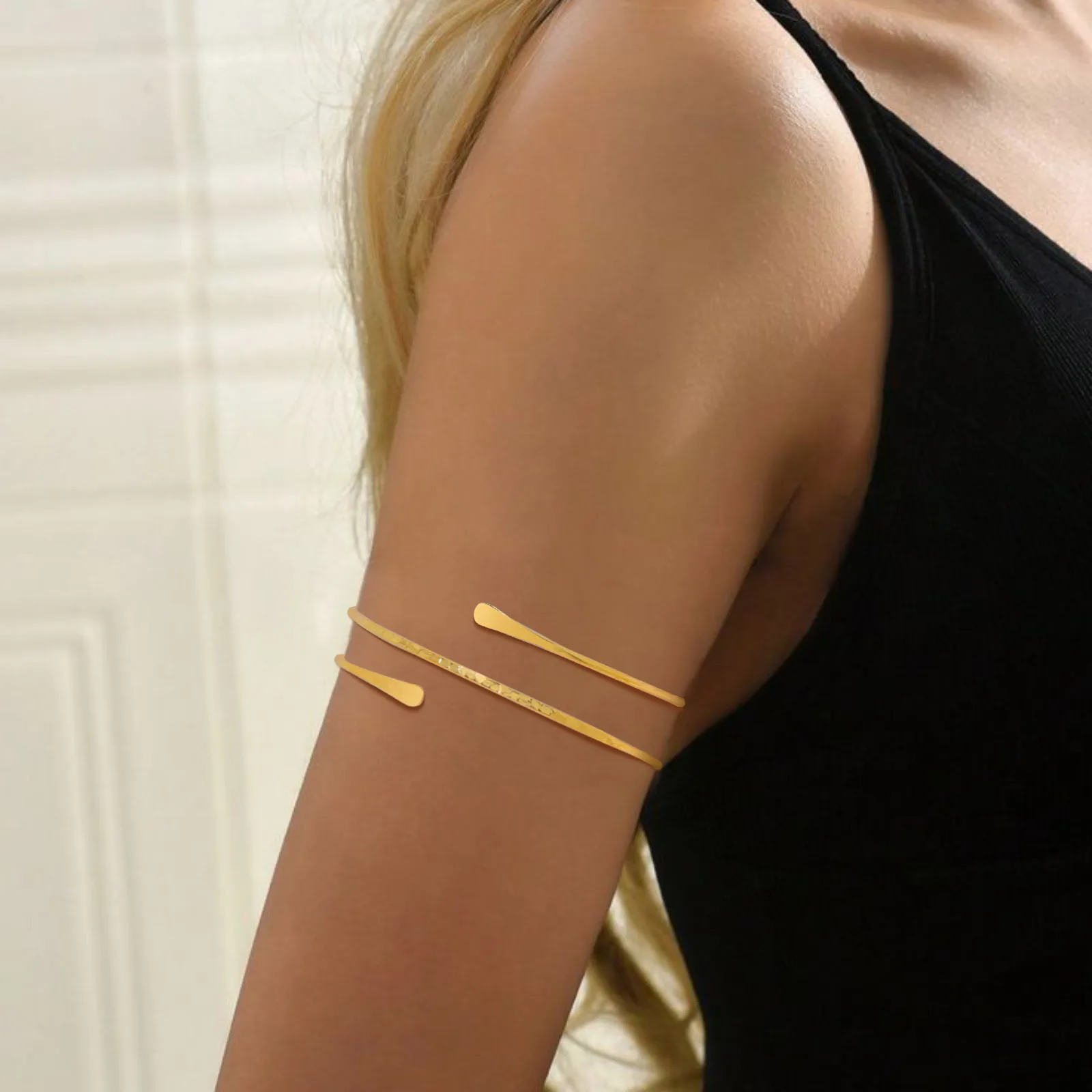 여성용 상완 커프 팔찌, 미니멀리스트 골드 도금 완장 성명 파티 Armlets 쥬얼리 title=여성용 상완 커프 팔찌, 미니멀리스트 골드 도금 완장 성명 파티 Armlets 쥬얼리 