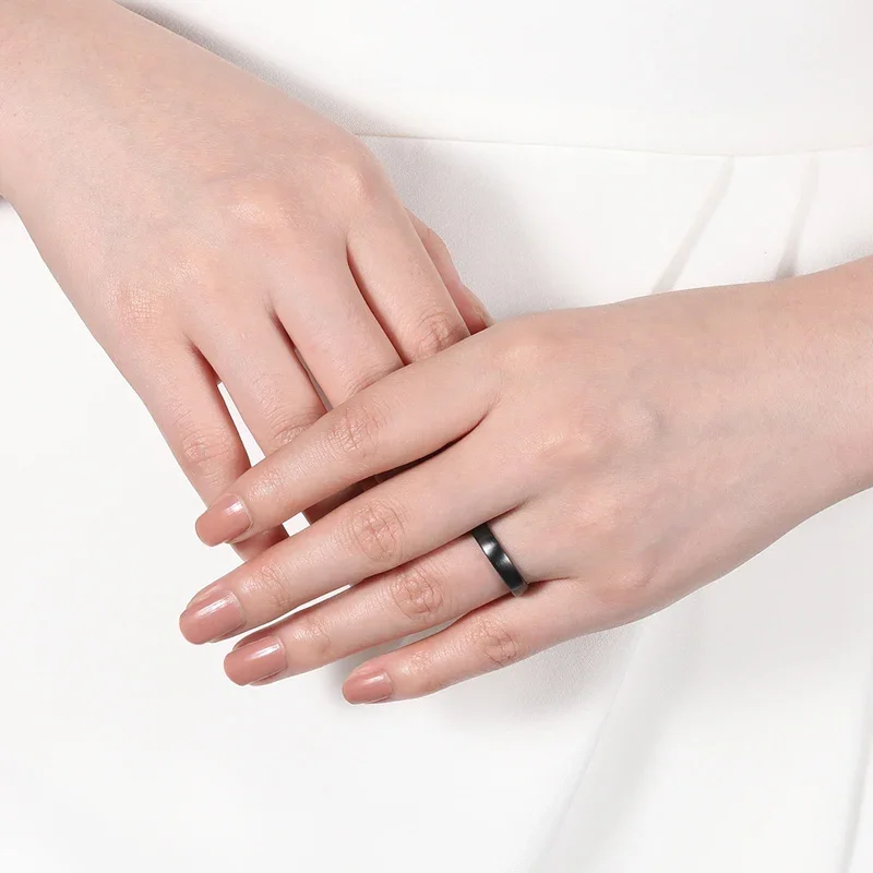 Kolmnsta 세라믹 닦았 블랙 반지 남성 여성 4mm 6mm 8mm 와이드 남성 결혼 반지 매트 anillos mujer 플러스 사이즈 4 ~ 사이즈 14