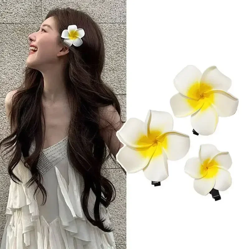 여성용 Plumeria 꽃 헤어 클립, 여아용 미적 머리핀, 계란 꽃 바렛, 파티 가방, 헤어 액세서리, 패션 title=여성용 Plumeria 꽃 헤어 클립, 여아용 미적 머리핀, 계란 꽃 바렛, 파티 가방, 헤어 액세서리, 패션 