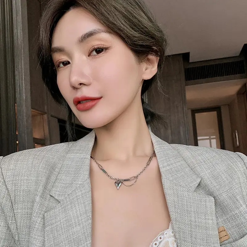 여성을위한 유럽과 미국의 달콤한 복숭아 하트 펜던트 스테인레스 스틸 초커 목걸이 2025 한국 소녀의 섹시한 쇄골 체인