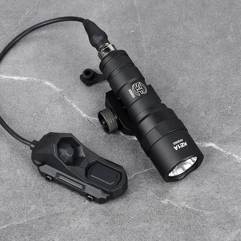 Surefir AXON 듀얼 기능 손전등, 원격 압력 스위치, 20mm 레일 사냥, 전술 에어소프트 라이트, M300, M600