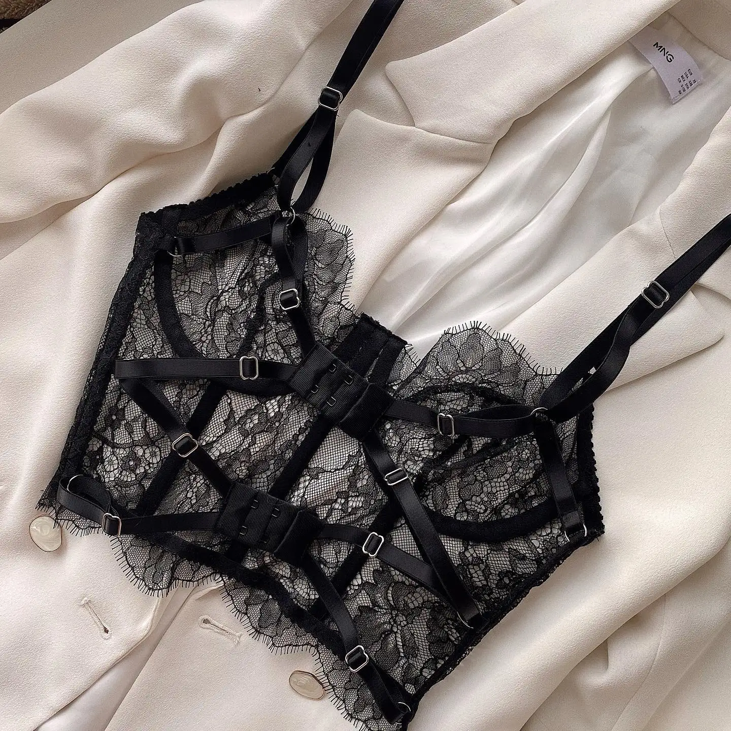 Krasapt Bustier 꽃 레이스 섹시한 란제리 세트 브래지어 간략한 세트 여성 속옷 투명 Unlined 중공 속눈썹 레이스 섹스 슈트